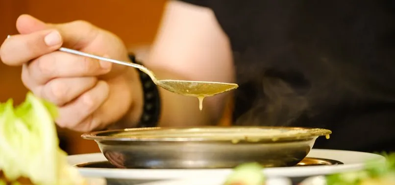 Ünlü restoranda skandal! Çorbanın içinden çıkan cam yaraladı