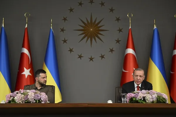 baskan-erdogan-ile-ukrayna-devlet-baskani-zelenskiyden-onemli-aciklamalar-ukrayna-natoya-uyeligi-hak-ediyor-1688766945310.jpg