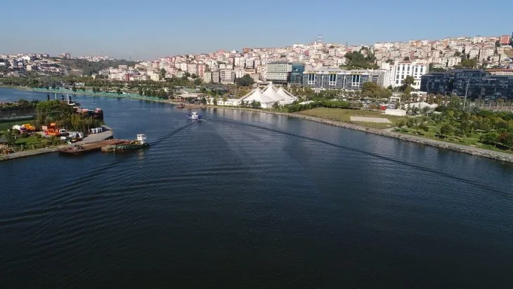 Haliç 90’lara geri döndü: Çöp ve çamura boğuldu!
