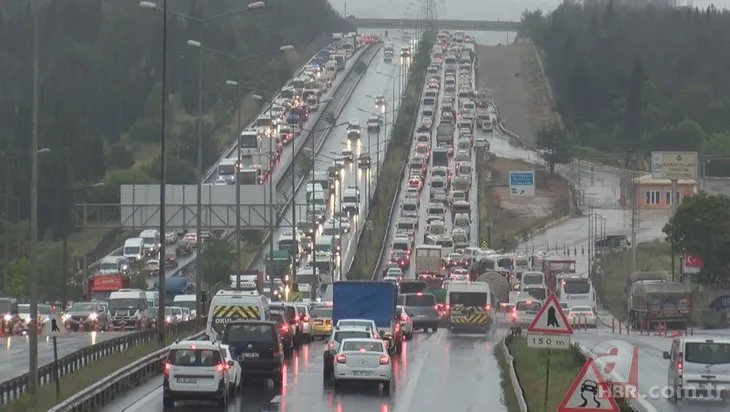 Tedbirler artırıldı! İstanbul çıkışında 65 yaş üstü trafiği