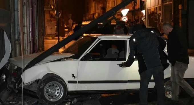 Malatya'da alkollü sürücü iş yerine daldı - 2