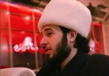 FETÖ ve Adnan Oktar destekli operasyon! Üçlü provokatör ajanlar devrede milli ve manevi duygular hedefte: Gökhan Özbek, Gökçe Fırat, Mücahid Han! Kim bu sarıklı cübbeli dolandırıcı?