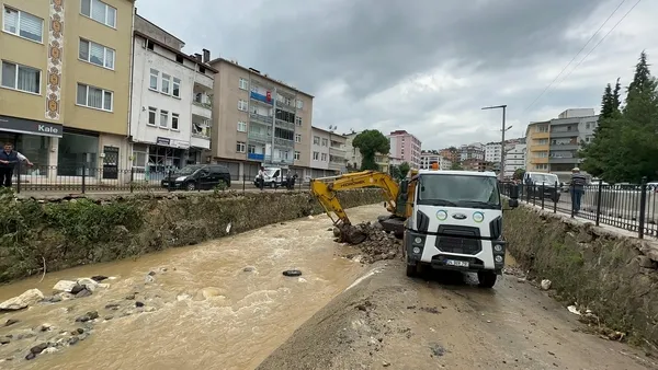 Sel bölgesinde son durum! Devlet tüm imkanlarıyla seferber oldu | Doğu Karadeniz’e flaş uyarı! Bakan Ali Yerlikaya duyurdu