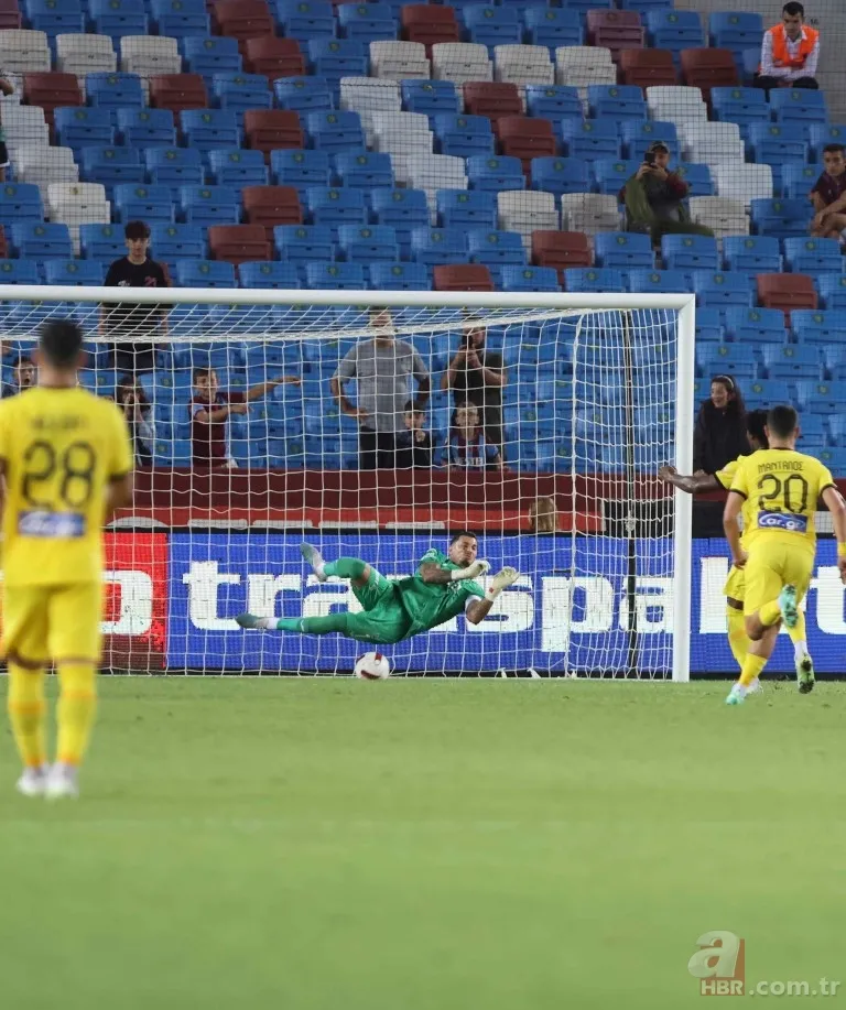 Trabzonspor- AEK maçında Benkovic sakatlandı! Kanlar içinde kaldı… | İşte o anlar... 20