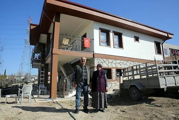 1678686488248.jpg İzmir ve Manavgat'ta evlerine kavuşan vatandaşlar depremzedelere seslendi: Cumhurbaşkanımız söz verdiyse yapar - 4