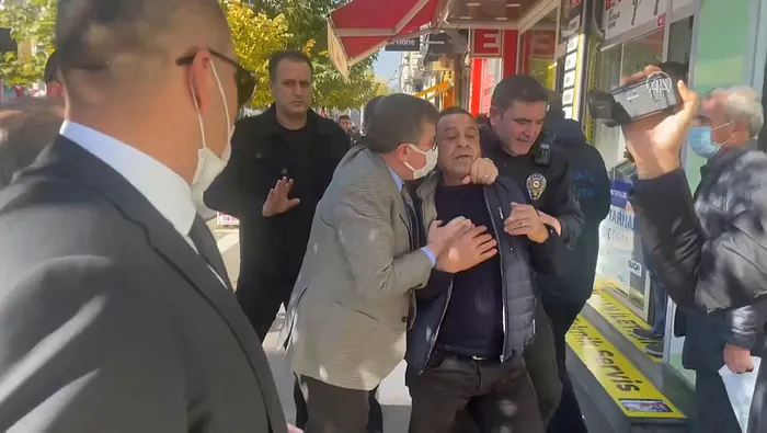 Kemal Kılıçdaroğlu’ndan TBMM’de skandal el hareketi! Sert tepki: O hareketin kralını...