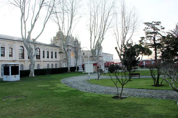 Son dakika: Dolmabahçe Sarayı marangozhanesinde korkutan yangın - 3