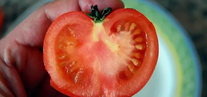 Domates ve salatalığı böyle yiyenler yandı!