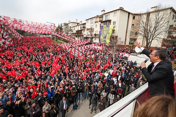 chpde-ikinci-tipis-tipis-vakasi-ozgur-ozelden-aklinizi-basiniza-alin-uyarisi-1709655491051.jpeg CHP'de ikinci "Tıpış tıpış" vakası! Özgür Özel'den "Aklınızı başınıza alın" uyarısı - 1