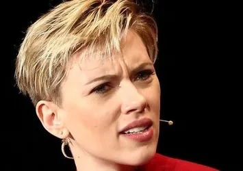 Scarlett Johansson'ın mendili 18 bin lira