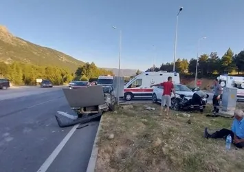 Burdur'da iki otomobil çarpıştı: 2 yaralı