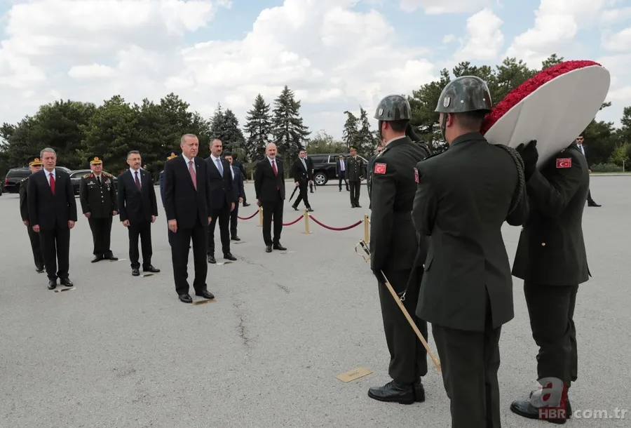 Erdoğan başkanlığında Yüksek Askeri Şura üyeleri Anıtkabir'i ziyaret etti 7