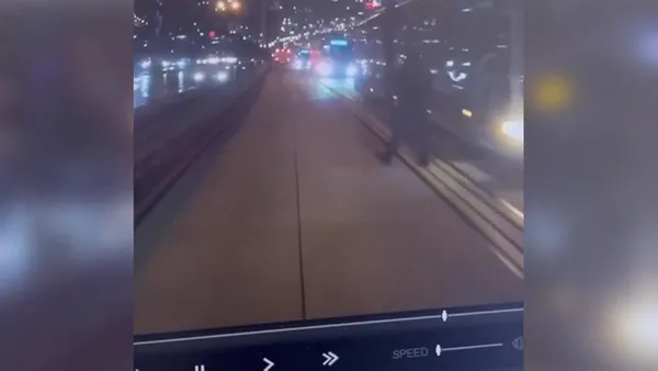 istanbulda-feci-olay-baska-metrobusun-carptigi-metrobus-surucusu-hayatini-kaybetti-1707471592431.jpg İstanbul'da feci olay! Başka metrobüsün çarptığı metrobüs sürücüsü hayatını kaybetti | Korkunç kaza kamerada - 2