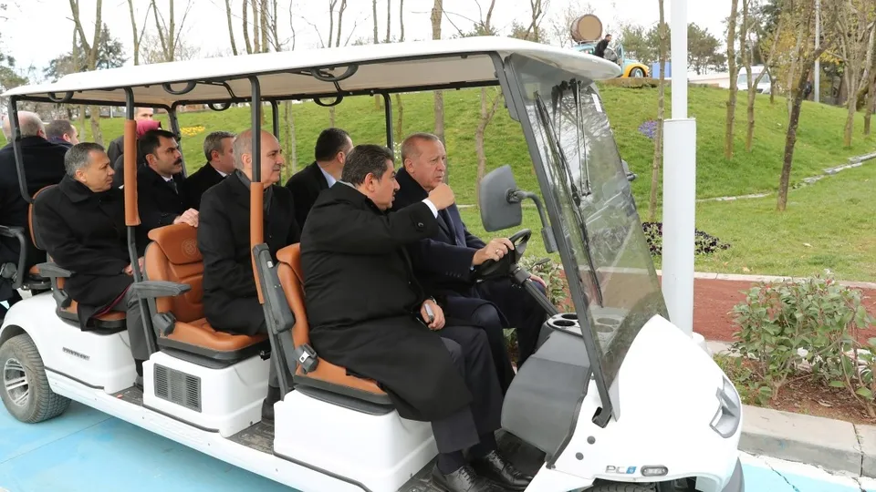 Başkan Erdoğan Esenler'de 15 Temmuz Millet Bahçesi'ni gezdi