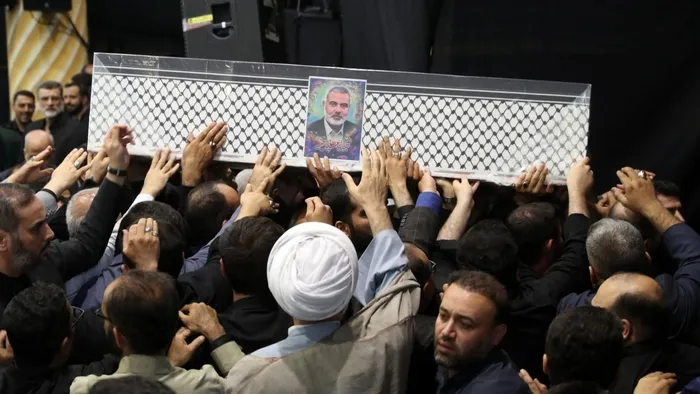 hamas-yoneticilerinden-mesalden-net-mesaj-israili-tanimayacagiz-1722614143312.jpeg Hamas'ın şehit edilen lideri Haniye'nin cenazesi