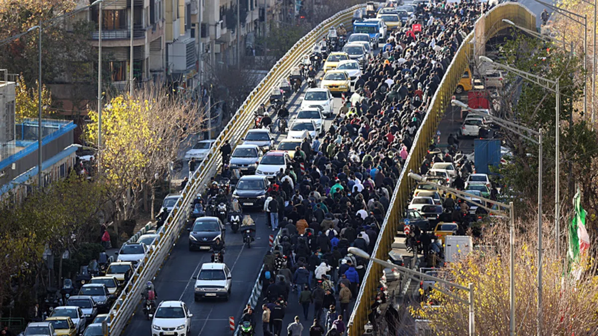 İran'da protestolar: Kalibaf'tan şiddet uyarısı geldi
