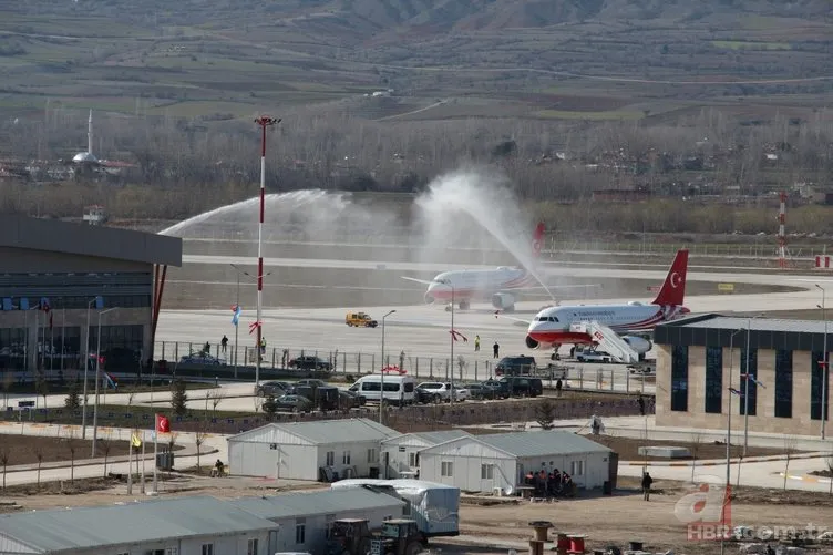 Başkan Erdoğan Tokat Havalimanı'nı açtı! Kokpitten böyle izledi