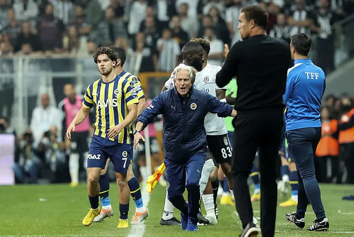 jorge-jesusdan-derbi-sonrasi-aciklama-bu-sene-sampiyonluga-oynayan-5-takim-var-1664744544794.jpg Jorge Jesus'tan derbi sonrası açıklama: Bu sene şampiyonluğa oynayan 5 takım var - 4