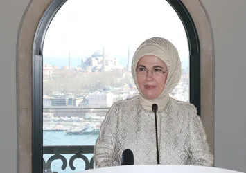 Emine Erdoğan Van Gölü için oy kullandı
