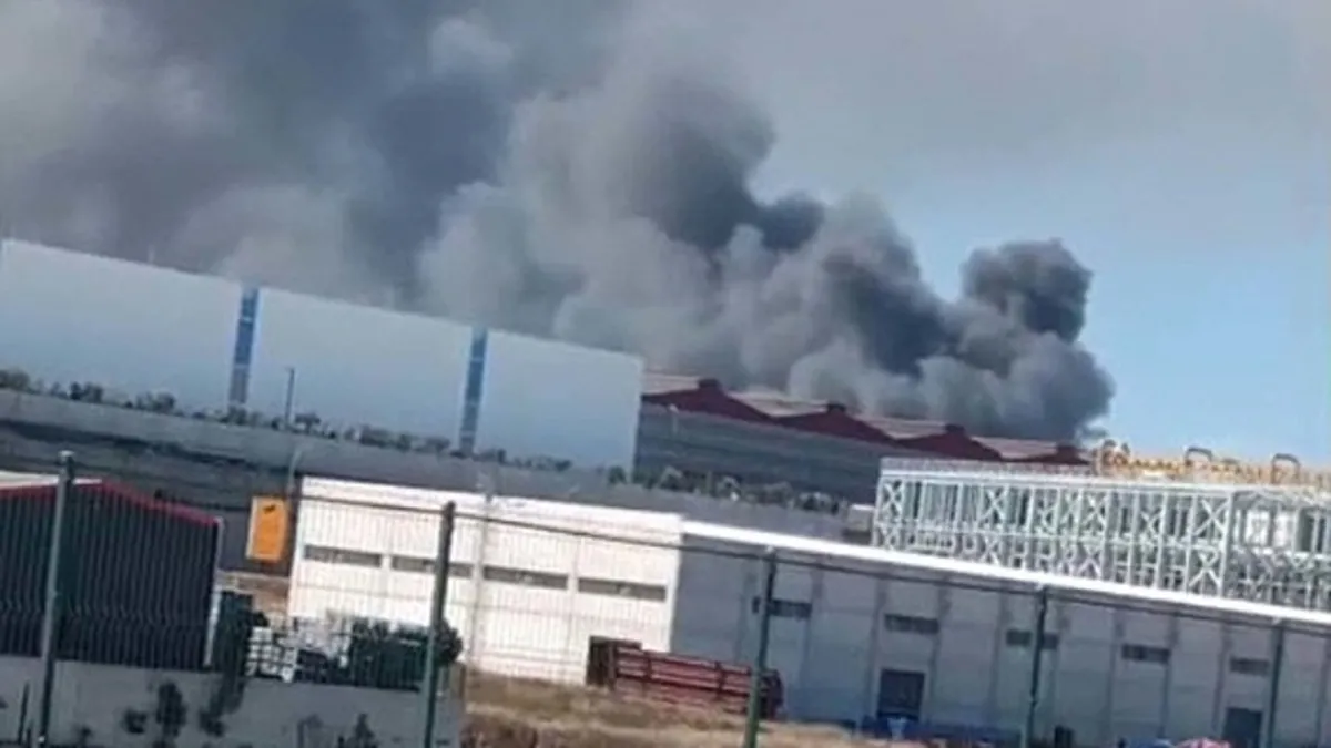 İzmir'de kimyasal madde üreten fabrikada yangın