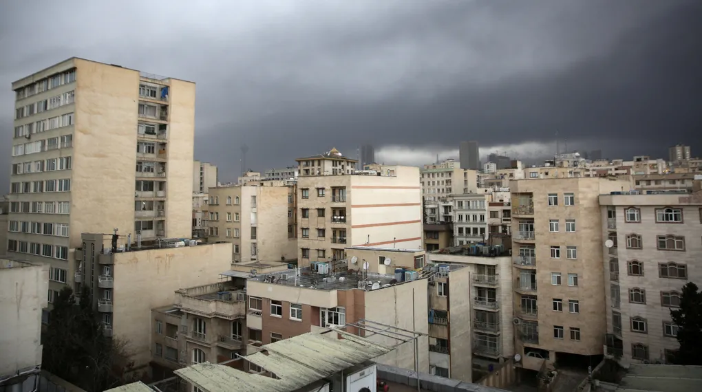 İran'da zehirli yağmur tehlikesi!