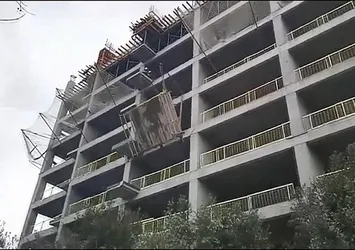 Ümraniye'de inşaat iskelesi çöktü! 2 işçi ağır yaralı