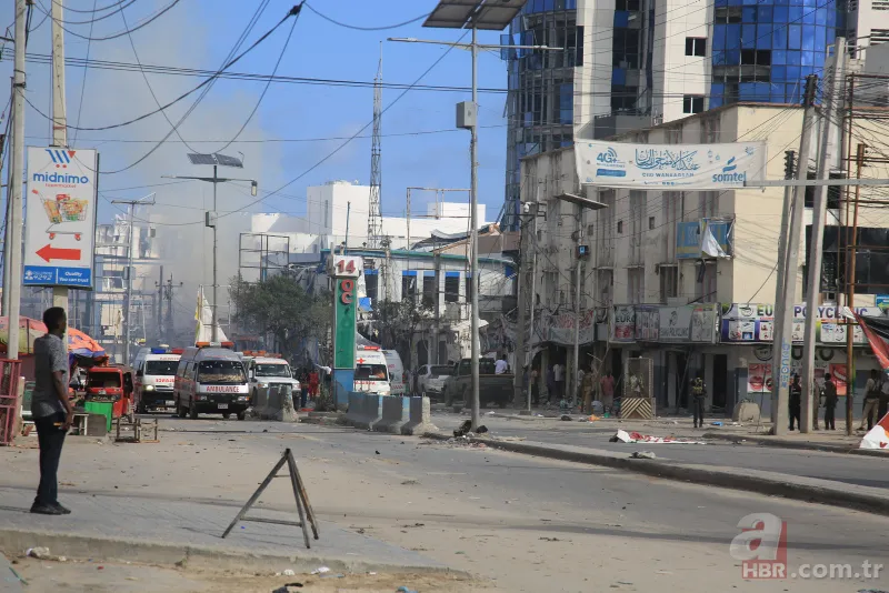 Somali'de meydana gelen patlamalarda en az 100 kişi öldü 8