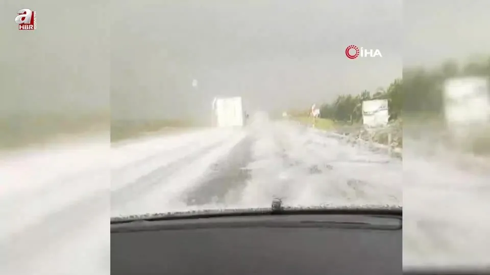 Kars-Selim karayolu dolu yağışıyla beyaza büründü