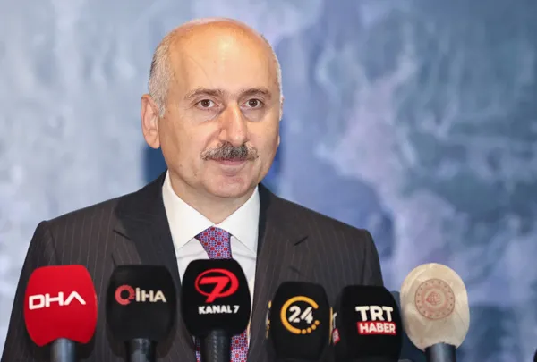 1630920393730.jpg Bakanı Karaismailoğlu Kağıthane metro istasyonundaki çalışmaları inceledi: Kasım ayında test sürüşlerini başlatacağız - 4