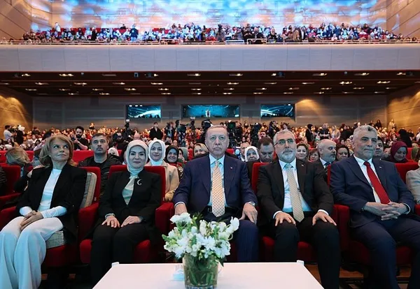 baskan-erdogandan-ekrem-imamoglunun-ev-kadinlarini-asagilayan-sozlerine-tepki-1709903470280.jpeg Başkan Erdoğan'dan Ekrem İmamoğlu'nun ev kadınlarını aşağılayan sözlerine tepki - 7