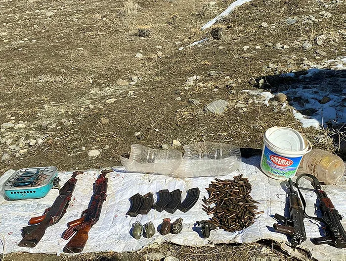 Van'da PKK'lı teröristlere ait silah ve mühimmat bulundu - 1