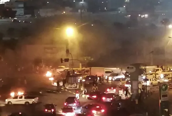 Libya halkı Bingazi'de sokağa dökülerek Hafter'i protesto etti - 1