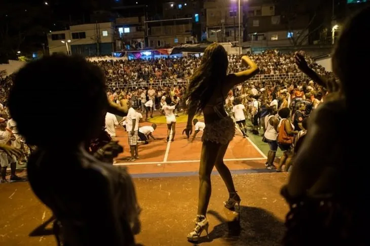 Dünyanın en tanınmış karnavalı Brezilya’da başladı