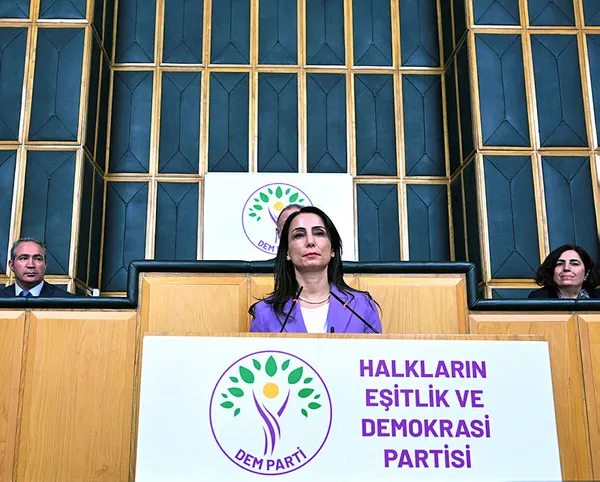 1705411753231.jpg CHP'nin ortaklarından Kürdistan naraları! DEM Parti'den TBMM'de büyük skandal! Operasyonlardan rahatsız oldular... - 5