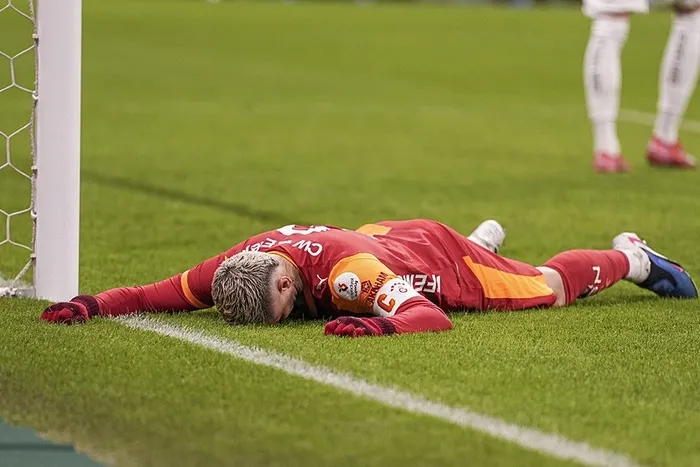 galatasaray-evinde-yara-aldi-istanbulda-puanlar-paylasildi-taraftardan-yonetime-tepki-1768677002525.jpeg Fotoğraf (AA)