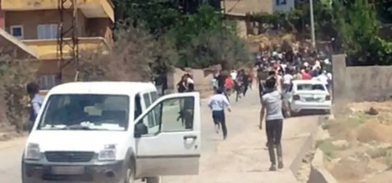 Silopi'de ekipler mahalleye girmek isteyince...