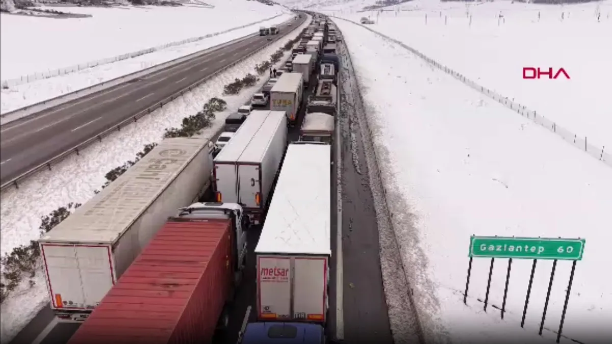 TAG Otoyolu'nda kilometrelerce araç kuyruğu