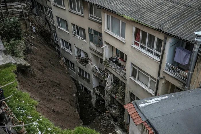 Bursa'da heyelan nedeniyle 7 bina boşaltıldı | Vali Yakup Canbolat'tan açıklama - 4