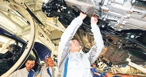 Kaloriferleri kısıp mont dağıttılar!