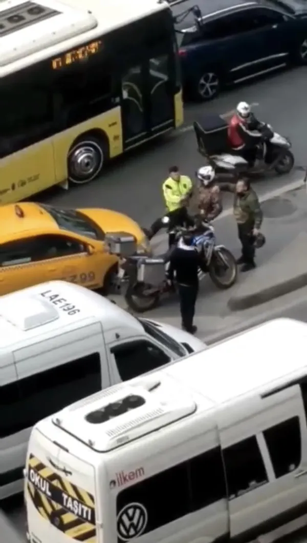 Trafiğin ortasında dehşet veren kavga! - 4