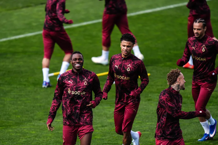 devler-liginde-nefesler-tutuldu-aslan-ingiliz-devini-gozune-kesti-iste-tum-notlar-1773080186504.jpg Devler Ligi'nde nefesler tutuldu! Aslan İngiliz devini gözüne kesti! İşte tüm notlar... - 13