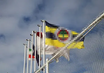 Fenerbahçe bayrağını ters astılar