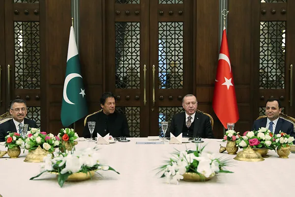 Pakistan Başbakanı İmran Han'dan Erdoğan'ın liderliğine övgü - 1