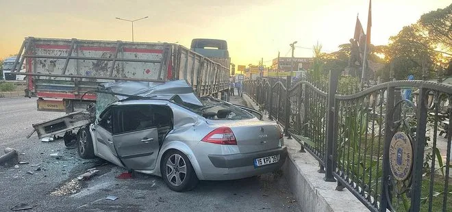 Bursa’da feci kaza! Kontrolden çıktı park halindeki TIR’a çarptı: 4 ölü, 2 yaralı