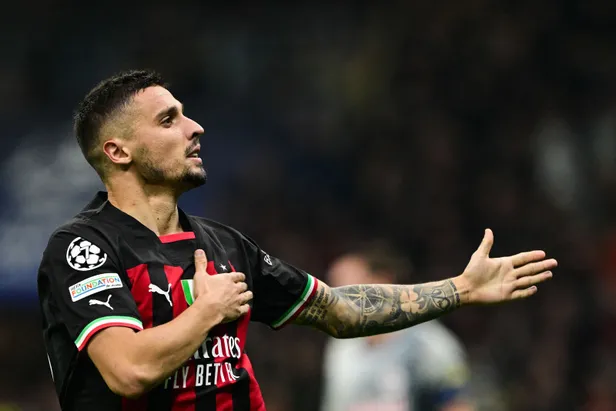 fenerbahce-milanli-futbolcu-icin-gemileri-yakti-orta-sahada-gucune-guc-katacak-1690980558992.jpg Fenerbahçe Milanlı futbolcu için gemileri yaktı! Orta sahada gücüne güç katacak! - 5