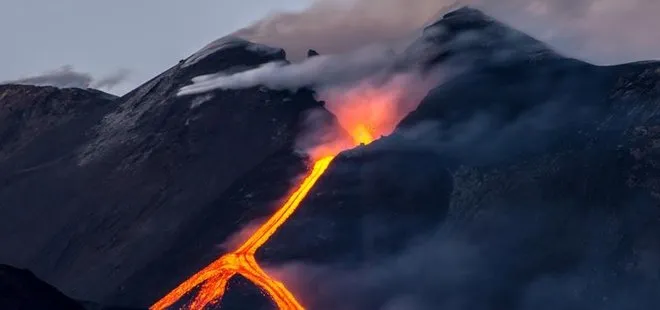 Meksika’da Popocatepetl Yanardağı patladı