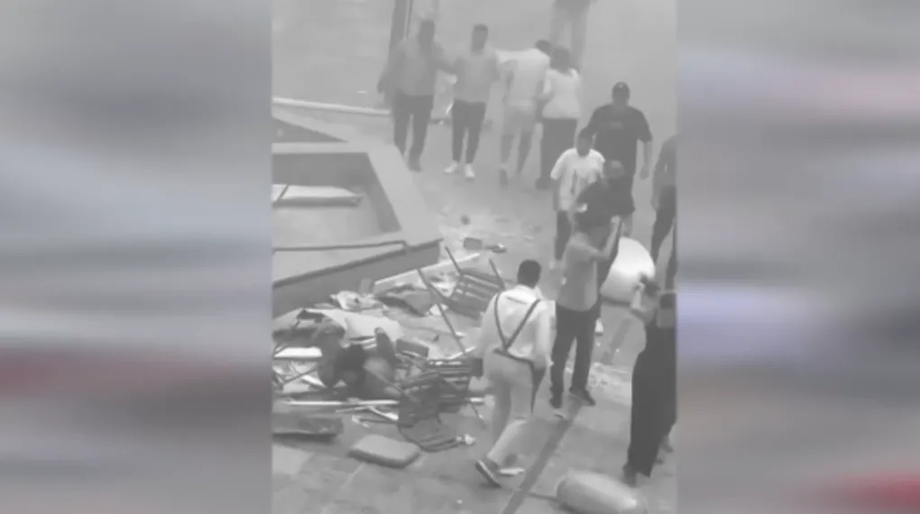 AVM'de patlama oldu: 3 can kaybı, 17 yaralı