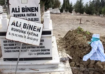 Öldürüldükleri mezarlığa defnedildiler