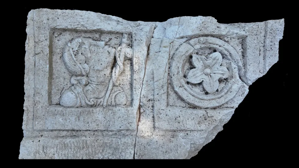 sidede-tarihi-kesif-390-metrelik-antik-cadde-gun-yuzune-cikti-1787744386001.jpg Side'de tarihi keşif! 390 metrelik antik cadde gün yüzüne çıktı - 1