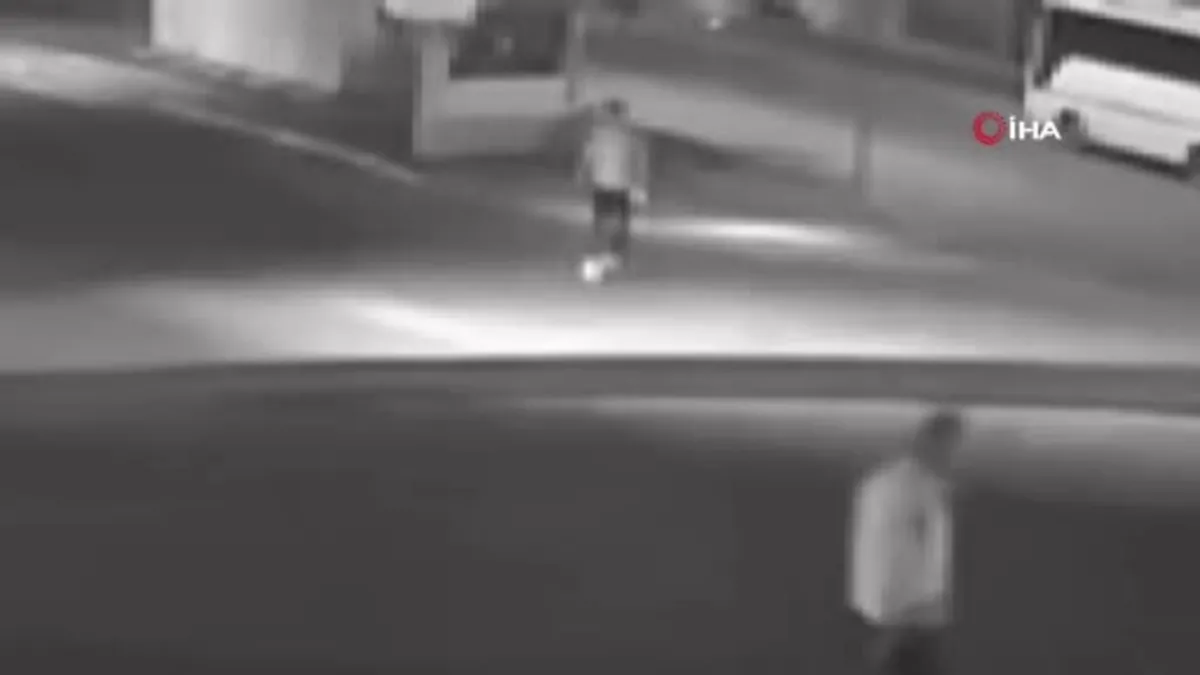 Otomobilin çarptığı yaya metrelerce havaya savruldu: O anlar kamerada